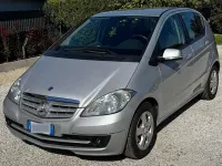Usata Mercedes A180 Elegance 109 CV (80 kW) 2011 Argento Utilitaria