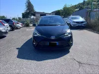 Usata Toyota Yaris Hybrid Cool 73 CV (53 kW) 2018 Nero Berlina