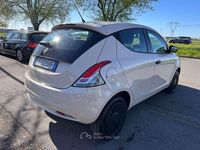 Usata Lancia Ypsilon 69 CV (50 kW) 2018 Crema Utilitaria