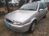 Usata Ford Fiesta 75 CV (55 kW) 1998 Grigio Utilitaria