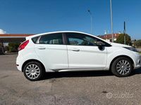 Usata Ford Fiesta 75 CV (55 kW) 2011 Bianco Berlina