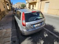 Usata Ford Fiesta 90 CV (66 kW) 2004 Grigio Utilitaria