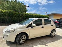 Usata Fiat Punto Young 69 CV (50 kW) 2016 Bianco Utilitaria