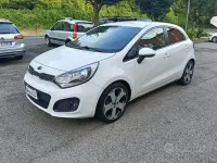 Usata Kia Rio 75 CV (55 kW) 2014 Bianco Berlina