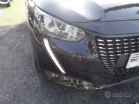 Usata Peugeot 208 Allure 101 CV (74 kW) 2022 Nero Utilitaria