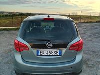 Usata Opel Meriva 100 CV (73 kW) 2012 Argento Monovolume