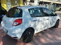 Begagnad Renault Clio II Dynamique 85 HK (62 kW) 2010 Vit Sedan