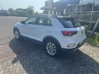 Usata VW T-Roc Life 150 CV (110 kW) 2023 Pure white tetto black SUV