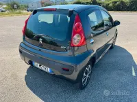 Usata Peugeot 107 68 CV (50 kW) 2012 Grigio Utilitaria