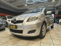 Usata Toyota Yaris Sol 101 CV (74 kW) 2010 Argento Utilitaria