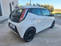 Usata Toyota Aygo X-play 69 CV (50 kW) 2015 Bianco Utilitaria