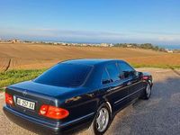 Usata Mercedes E200 Avantgarde 136 CV (100 kW) 1996 Nero Berlina