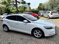 Usata Volvo V40 120 CV (88 kW) 2015 Bianco Berlina