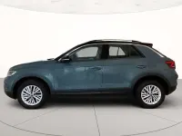 Usata VW T-Roc Life 116 CV (85 kW) 2025 Petroleum blue metallizzato nero SUV