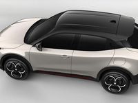 Nuova Alfa Romeo Junior Edizione Speciale 136 CV (100 kW) 2025 Avorio galleria con tetto nero SUV