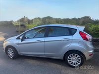 Usata Ford Fiesta 75 CV (55 kW) 2016 Grigio Utilitaria