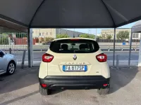Usata Renault Captur Iconic 90 CV (66 kW) 2015 Beige SUV