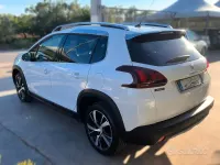 Usata Peugeot 2008 Allure 120 CV (88 kW) 2017 Bianco SUV