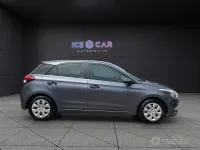 Begagnad Hyundai i20 Classic 75 HK (55 kW) 2015 Grå Sedan