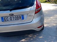 Begagnad Ford Fiesta 2011 Grå Halvkombi