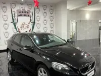 Usata Volvo V40 Momentum 120 CV (88 kW) 2017 Nero Station wagon