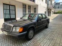 Usata Mercedes 200 122 CV (89 kW) 1989 Nero Berlina