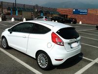 Usata Ford Fiesta 90 CV (66 kW) 2015 Bianco Utilitaria
