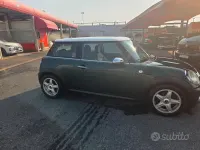 Usata Mini Cooper 109 CV (80 kW) 2010 Verde Utilitaria