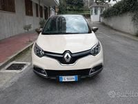 Usado Renault Captur Iconic 90 CV (66 kW) 2016 Blanco SUV