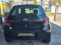 Usata Toyota Yaris Sol 90 CV (66 kW) 2011 Nero Utilitaria