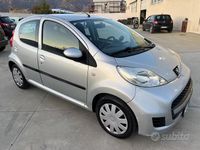 Usata Peugeot 107 68 CV (50 kW) 2010 Grigio Utilitaria