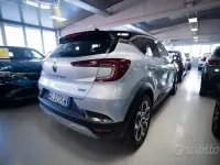 Usata Renault Captur Techno 143 CV (105 kW) 2022 Grigio SUV