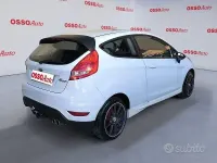 Usata Ford Fiesta 82 CV (60 kW) 2009 Bianco Berlina