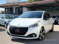 Usata Peugeot 208 GT-line 120 CV (88 kW) 2018 Bianco Utilitaria