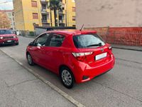 Usata Toyota Yaris Hybrid Cool 101 CV (74 kW) 2019 Rosso Berlina