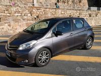Usata Toyota Yaris Active 90 CV (66 kW) 2014 Grigio Berlina