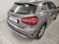 Usata Mercedes GLA180 122 CV (89 kW) 2019 Grigio SUV