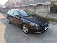 Usata Volvo V40 120 CV (88 kW) 2016 Blu Berlina