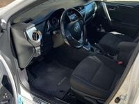 Usata Toyota Auris Hybrid Active 139 CV (102 kW) 2014 Bianco Berlina
