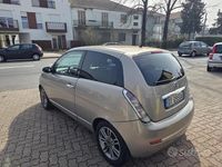 Usado Lancia Ypsilon 77 HP (56 kW) 2009 Cinzento Citadino