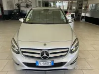 Usata Mercedes B180 122 CV (89 kW) 2017 Grigio Utilitaria