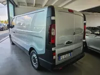 Usata Renault Trafic SE 125 CV (91 kW) 2017 Argento Monovolume