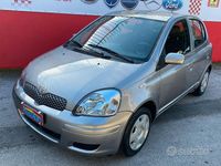 Usata Toyota Yaris 75 CV (55 kW) 2004 Grigio Berlina