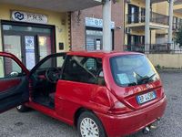 Begagnad Lancia 2000 60 HK (44 kW) 2001 Röd Sedan