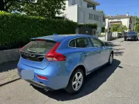 Usata Volvo V40 Momentum 150 CV (110 kW) 2016 Blu Berlina