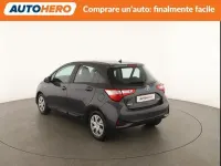 Usata Toyota Yaris Active 73 CV (53 kW) 2018 Grigio