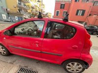 Usata Peugeot 107 68 CV (50 kW) 2011 Rosso Utilitaria