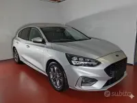 Begagnad Ford Focus ST-Line 125 HK (91 kW) 2022 Silver Sedan