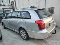 Usata Toyota Avensis 150 CV (110 kW) 2006 Grigio Berlina