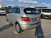 Usata Mercedes B180 109 CV (80 kW) 2012 Grigio Monovolume